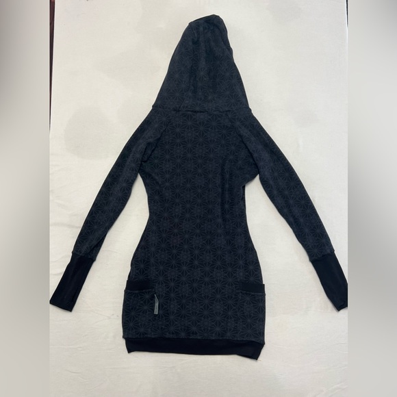 Geometrix Portal Dress - Picture 2 of 4